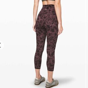 Lululemon Align Crop *21"
Mini Dusk Floral Antique Bark Black